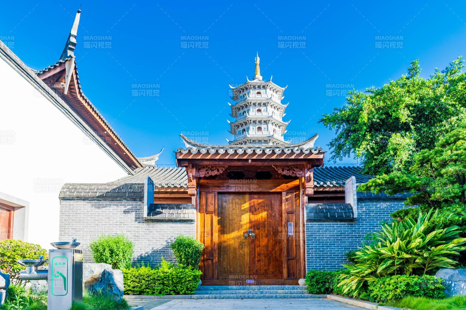 福州閩越水鎮古寺庭院風光
