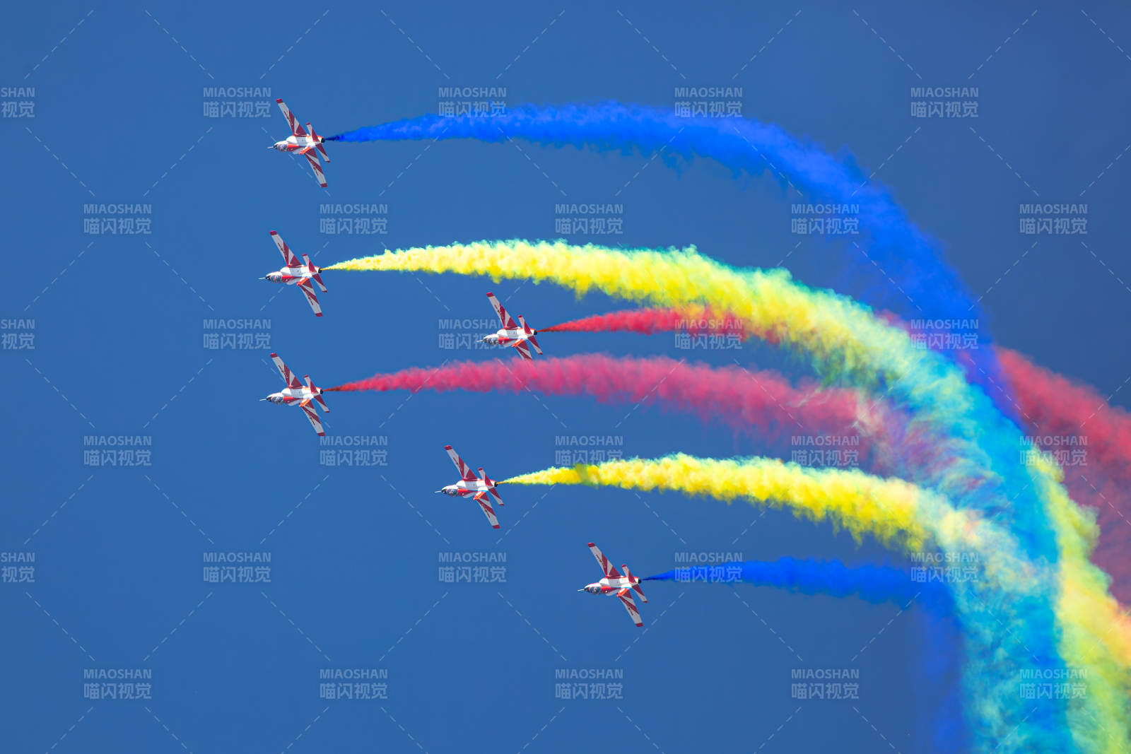彩煙飛舞 空中盛宴