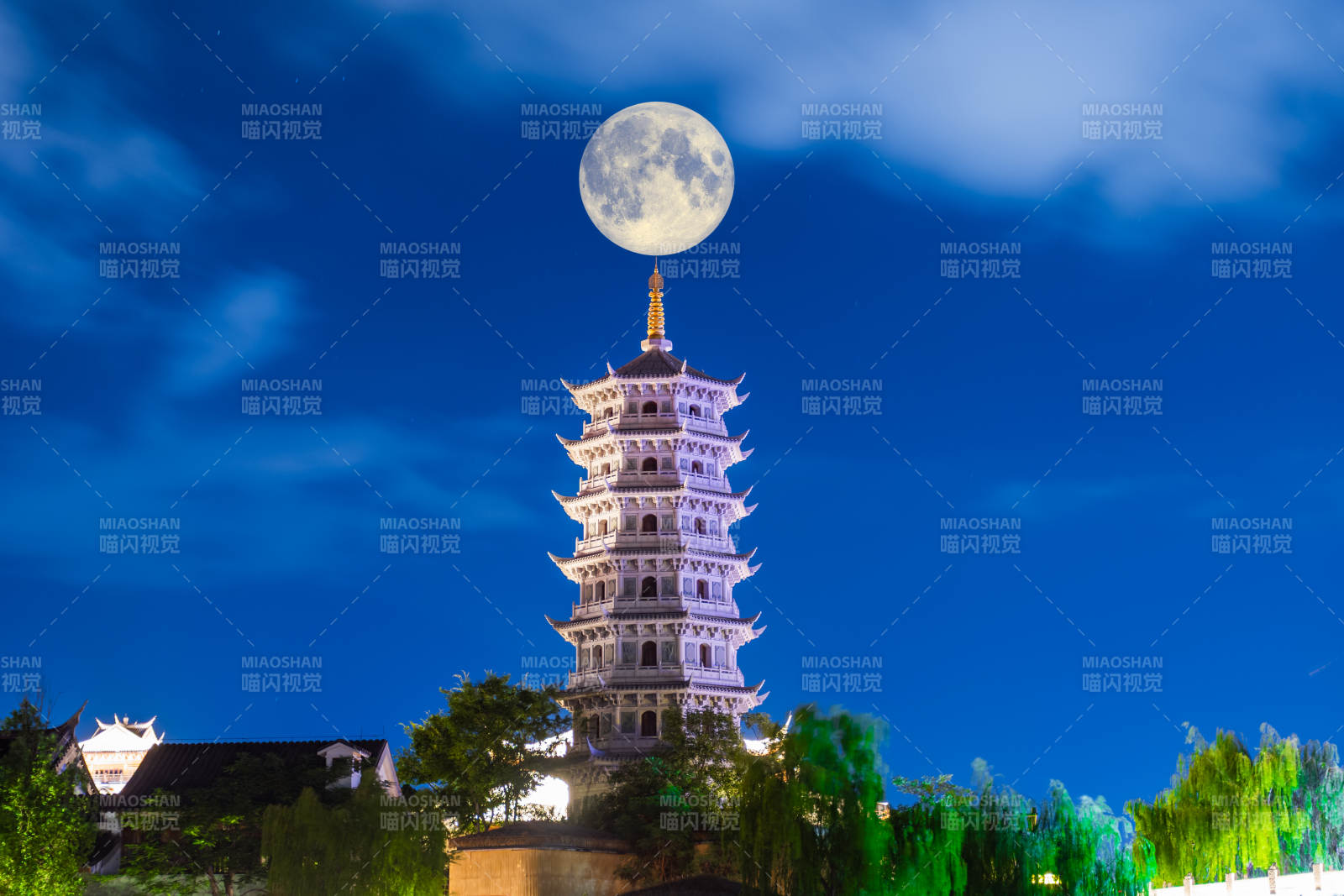 福州閩越水鎮月照古塔夜景