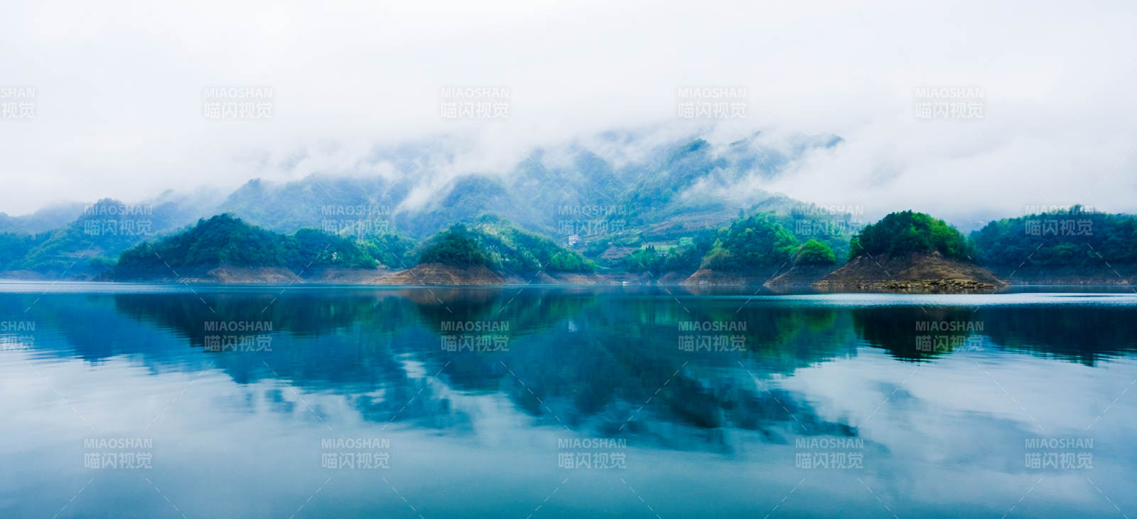 清江畫廊山水云霧鏡湖
