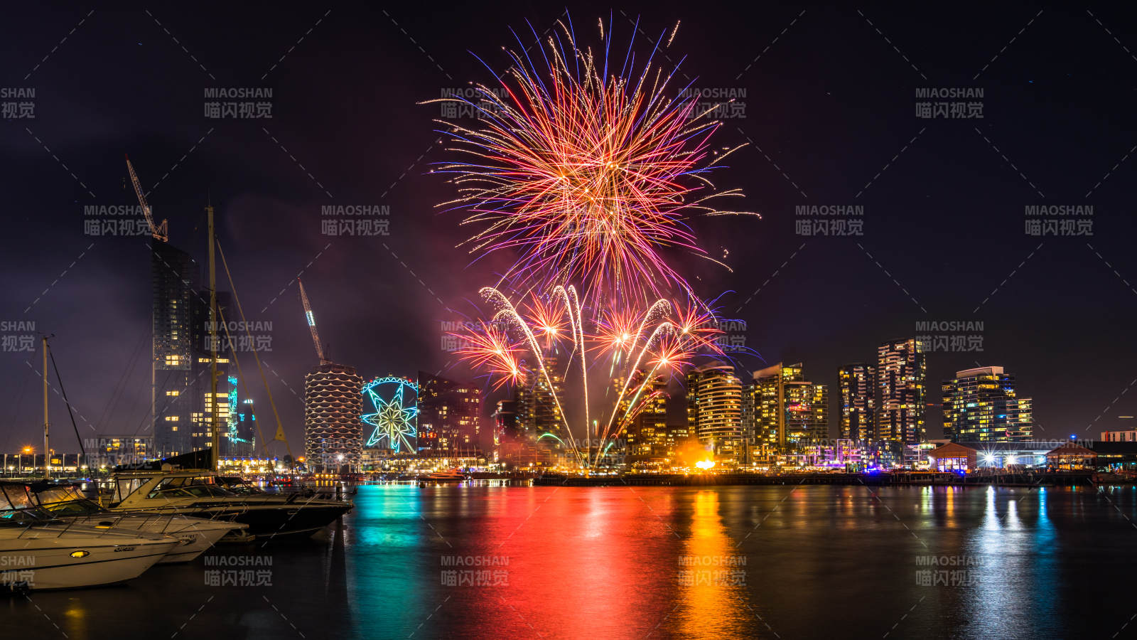 墨爾本雅拉河夜景煙花璀璨綻放