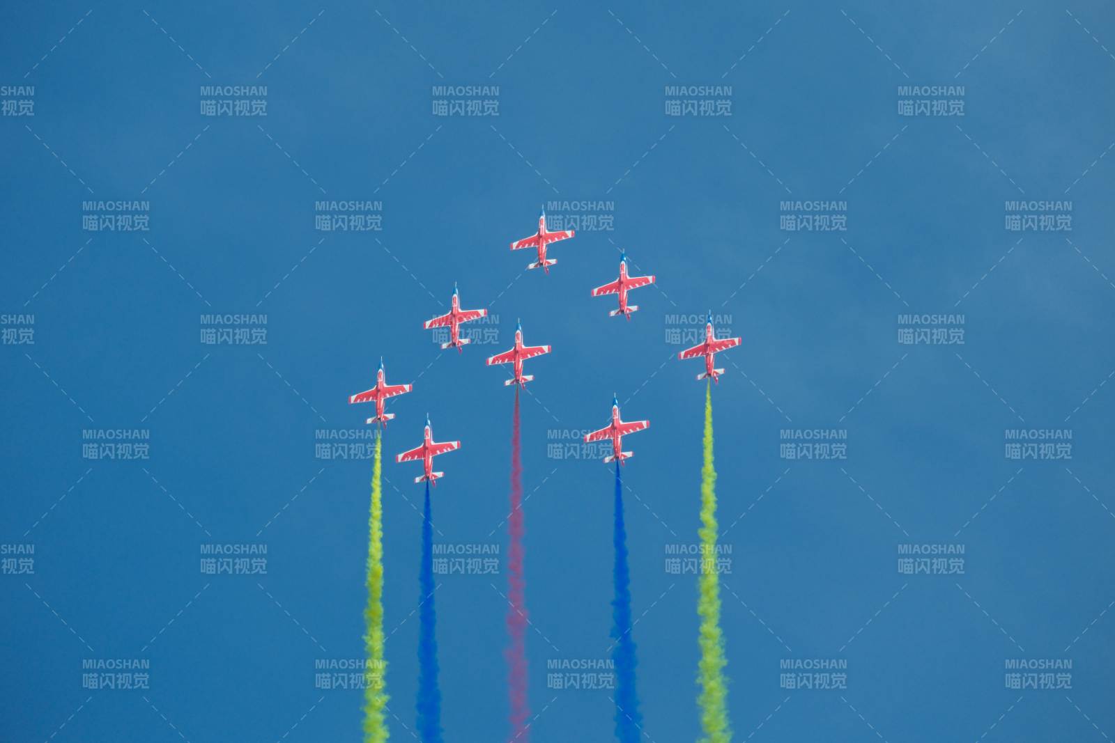 空中彩煙表演