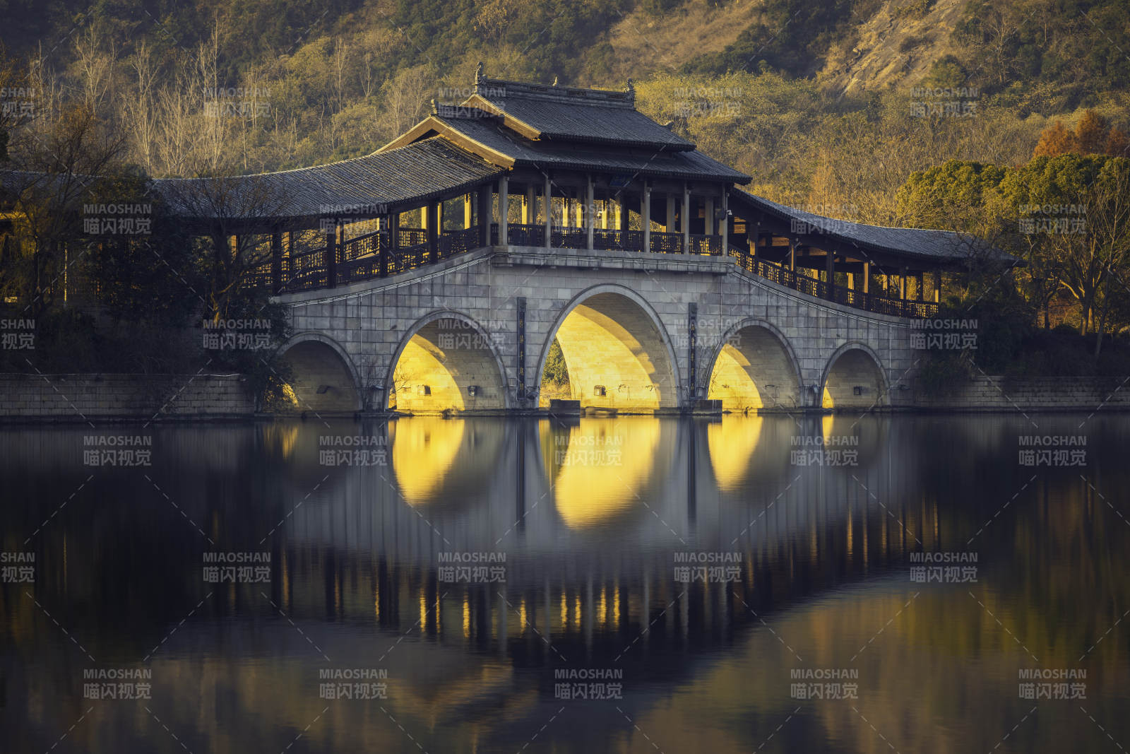 金光穿洞