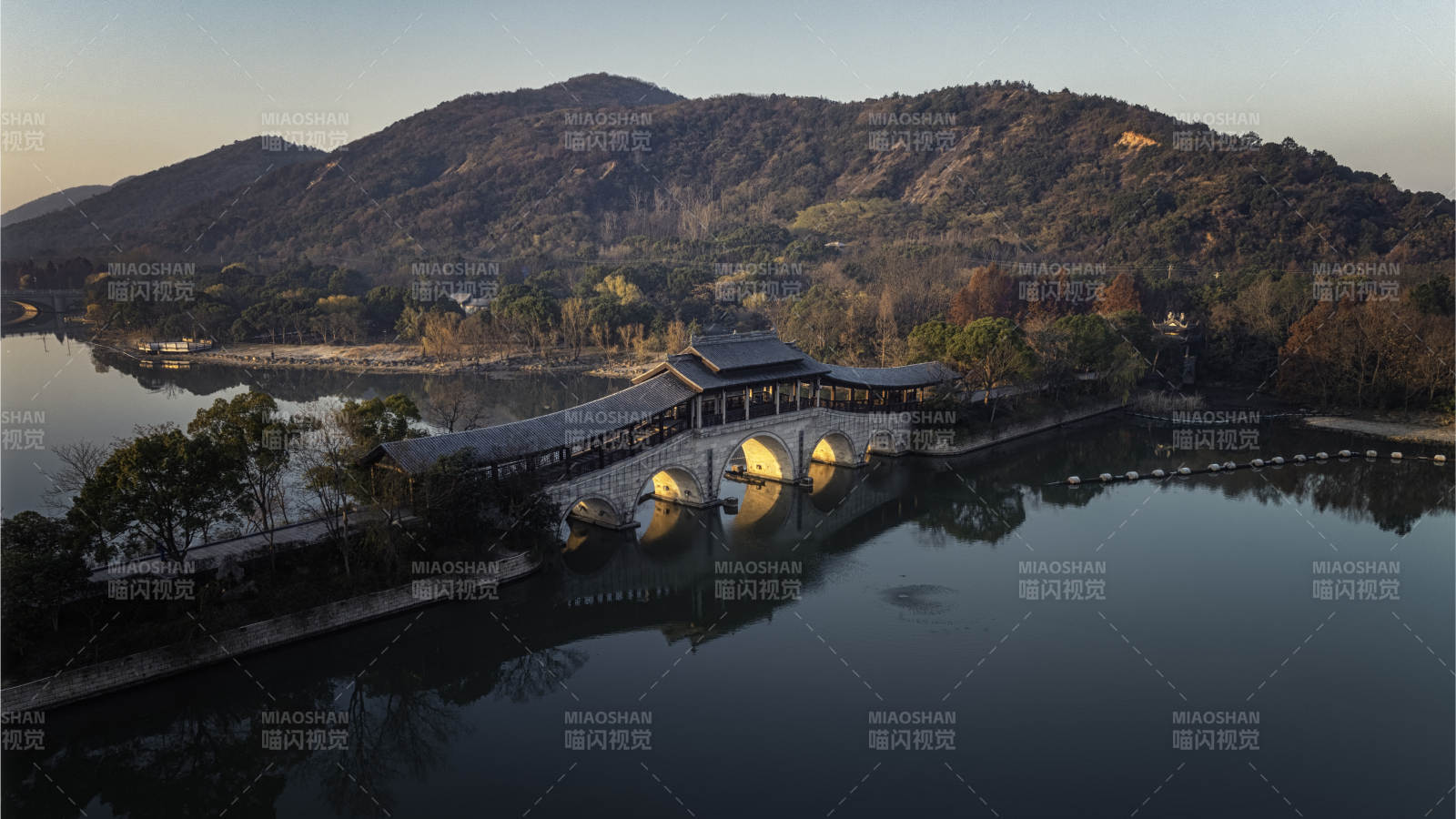 山水 橋影