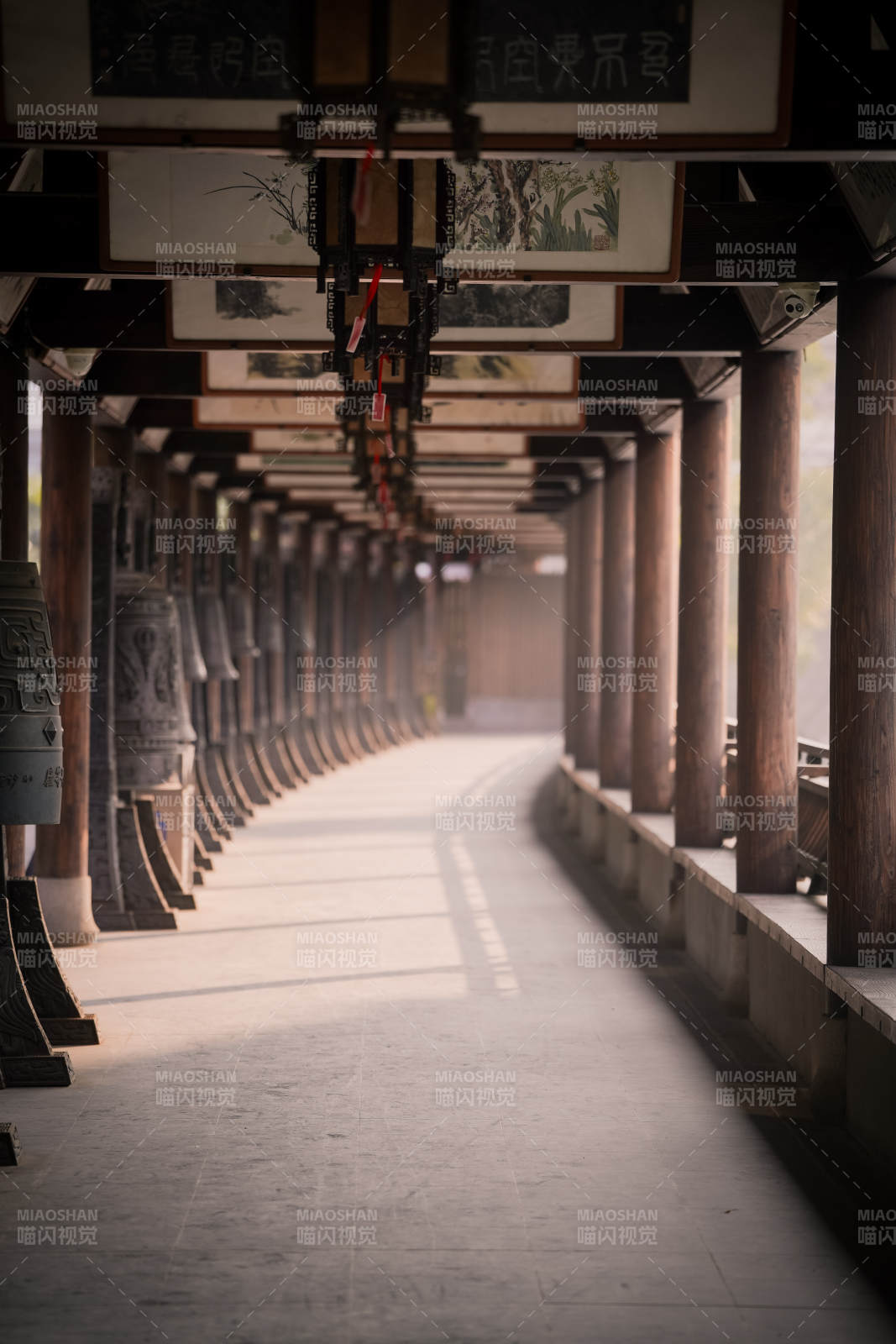 長廊幽深靜謐-上海真如寺