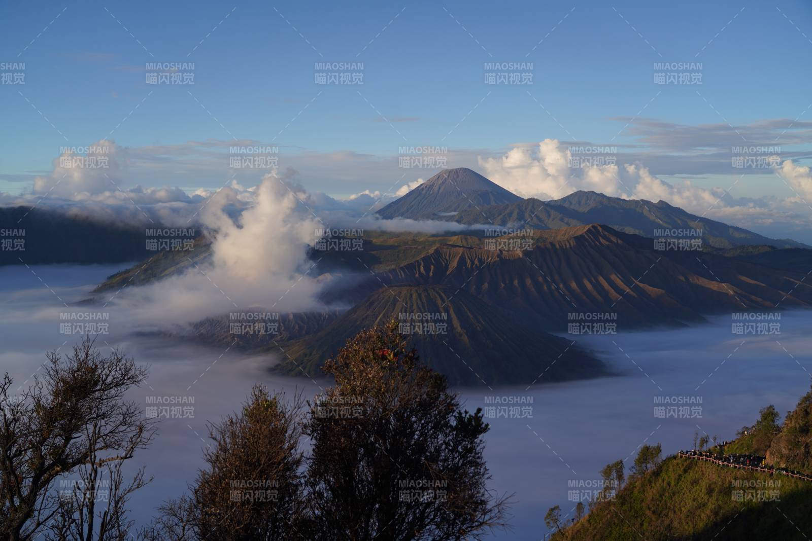 云海火山奇景-Bromo火山