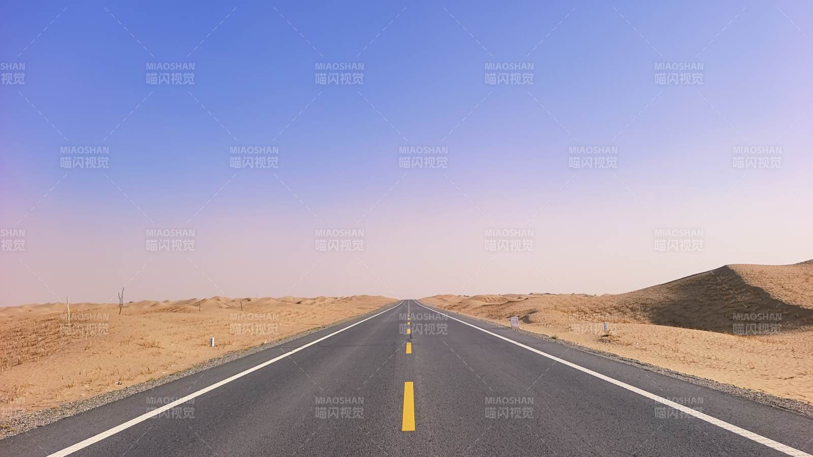 荒漠公路延伸遠(yuǎn)方