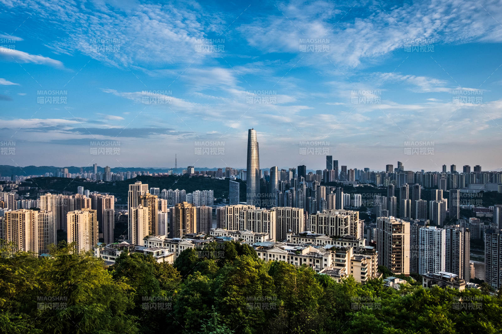 城市天際線美景（重慶陸海國(guó)際中心）