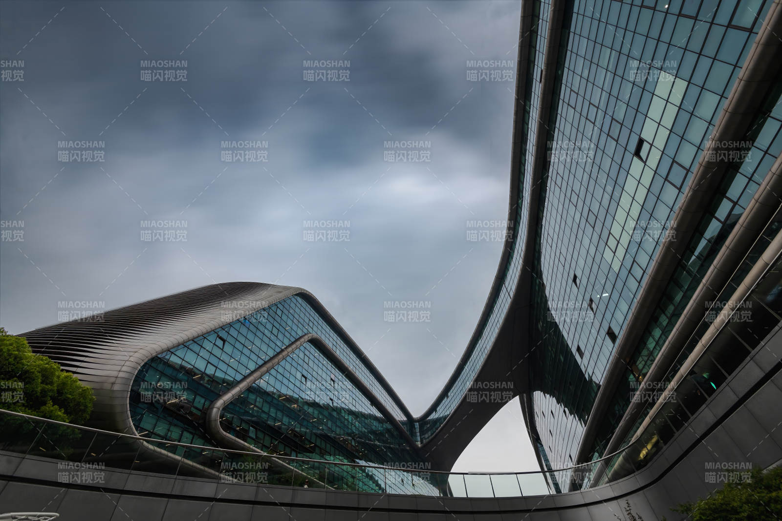 現代建筑的天空之舞#上海#凌空建筑