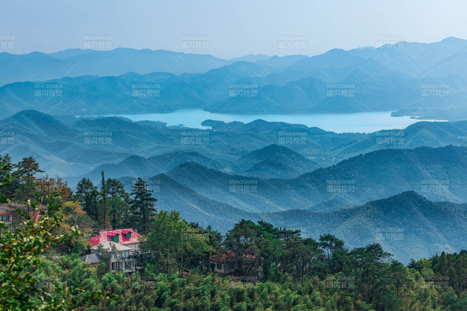 山湖疊翠 屋隱林間   莫干山
