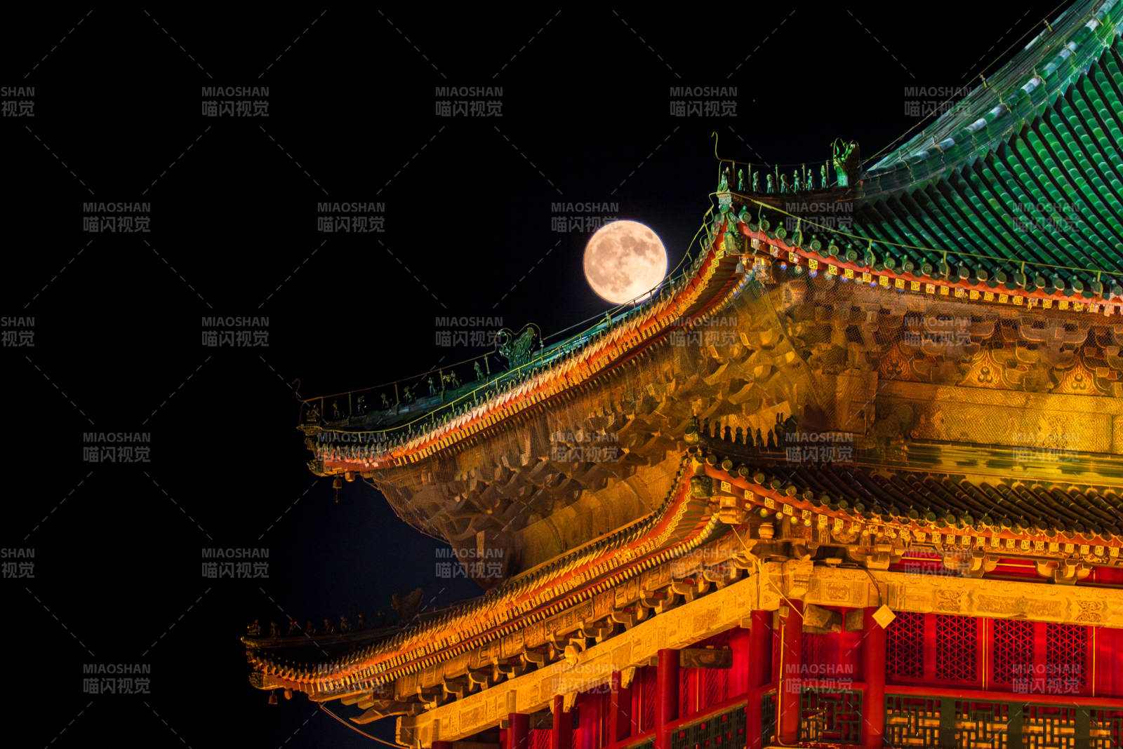 中秋節圓月下的西安鐘樓