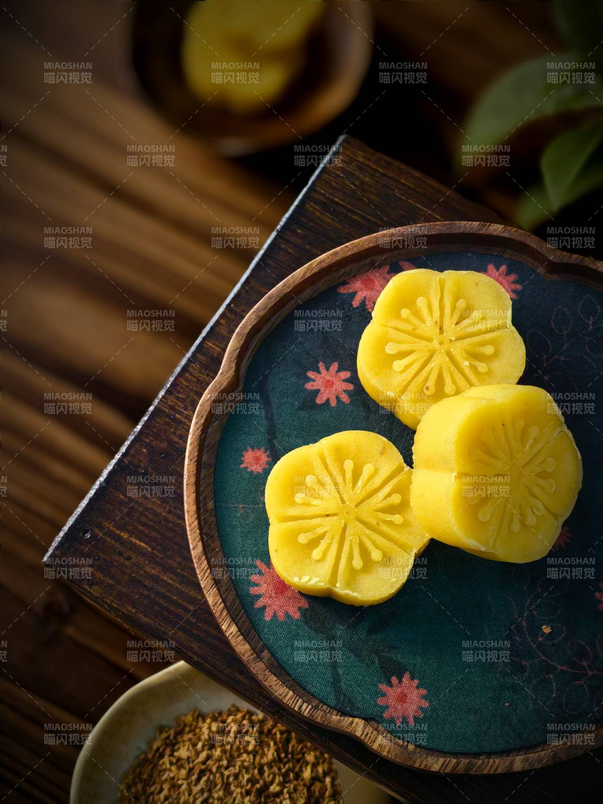 金黃花形糕點