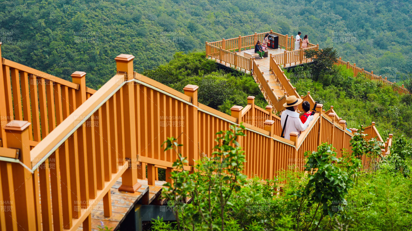 北京門(mén)頭溝溜石港村山間木棧道觀景