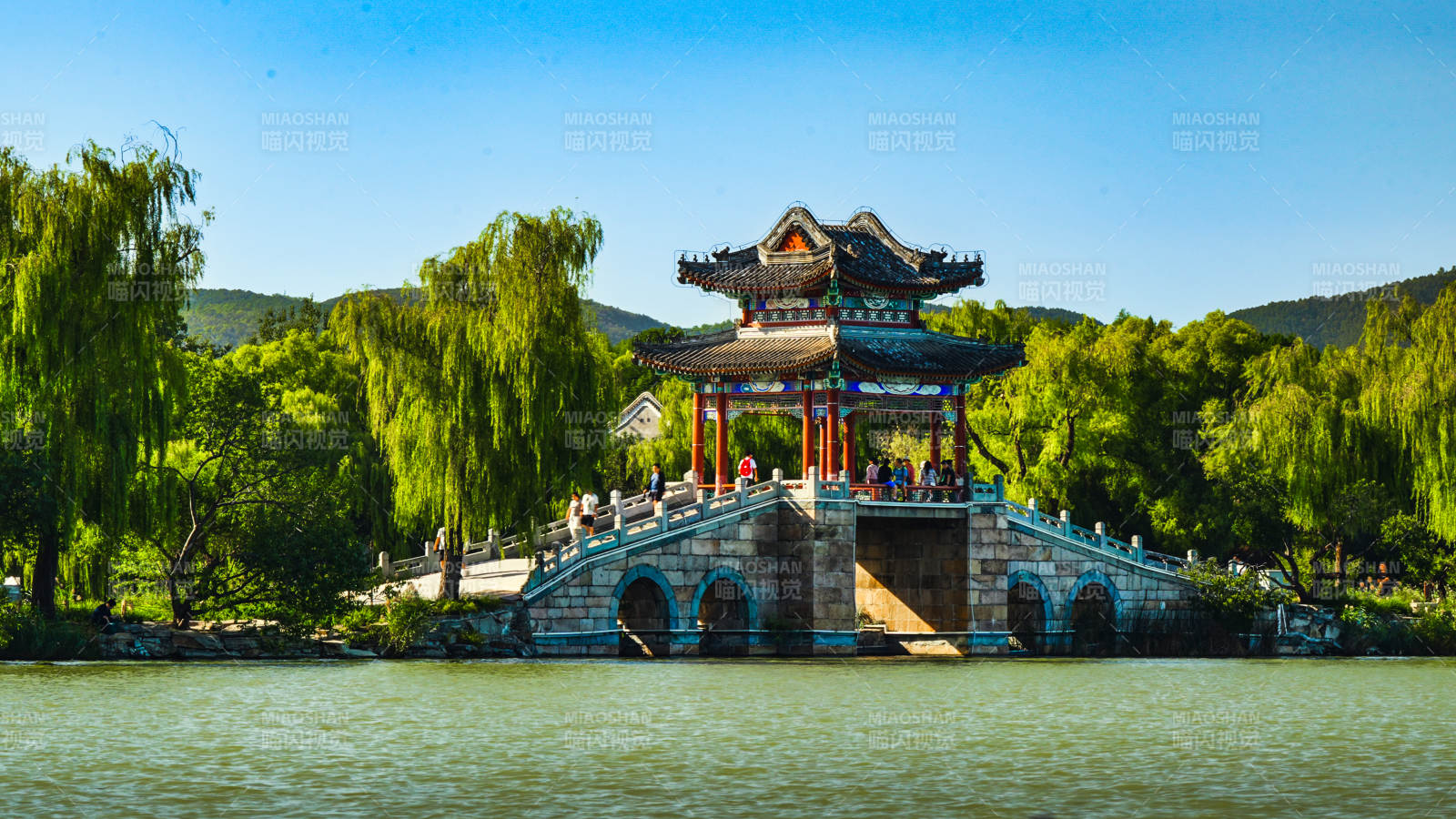 頤和園湖心亭橋美景