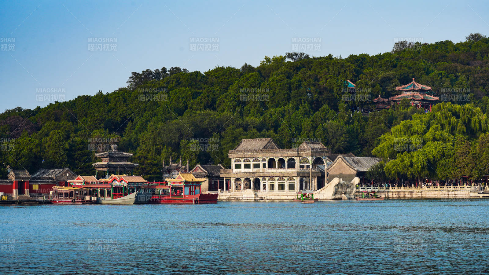 頤和園湖畔古建筑風光