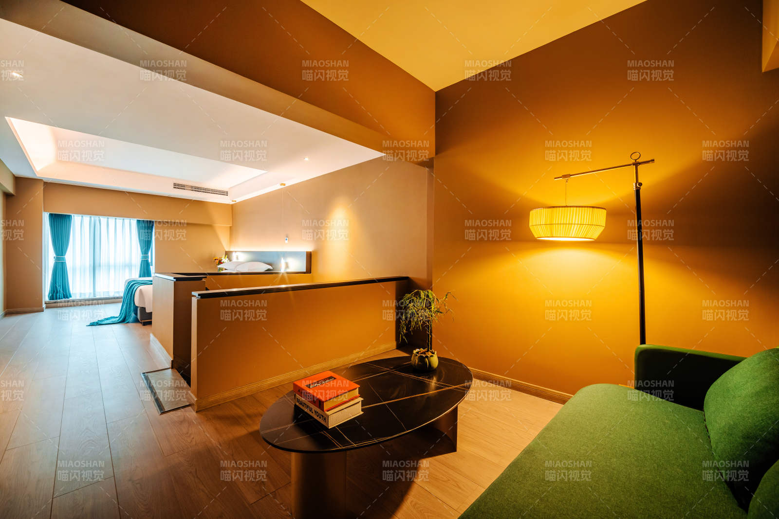 現(xiàn)代溫馨客廳一角