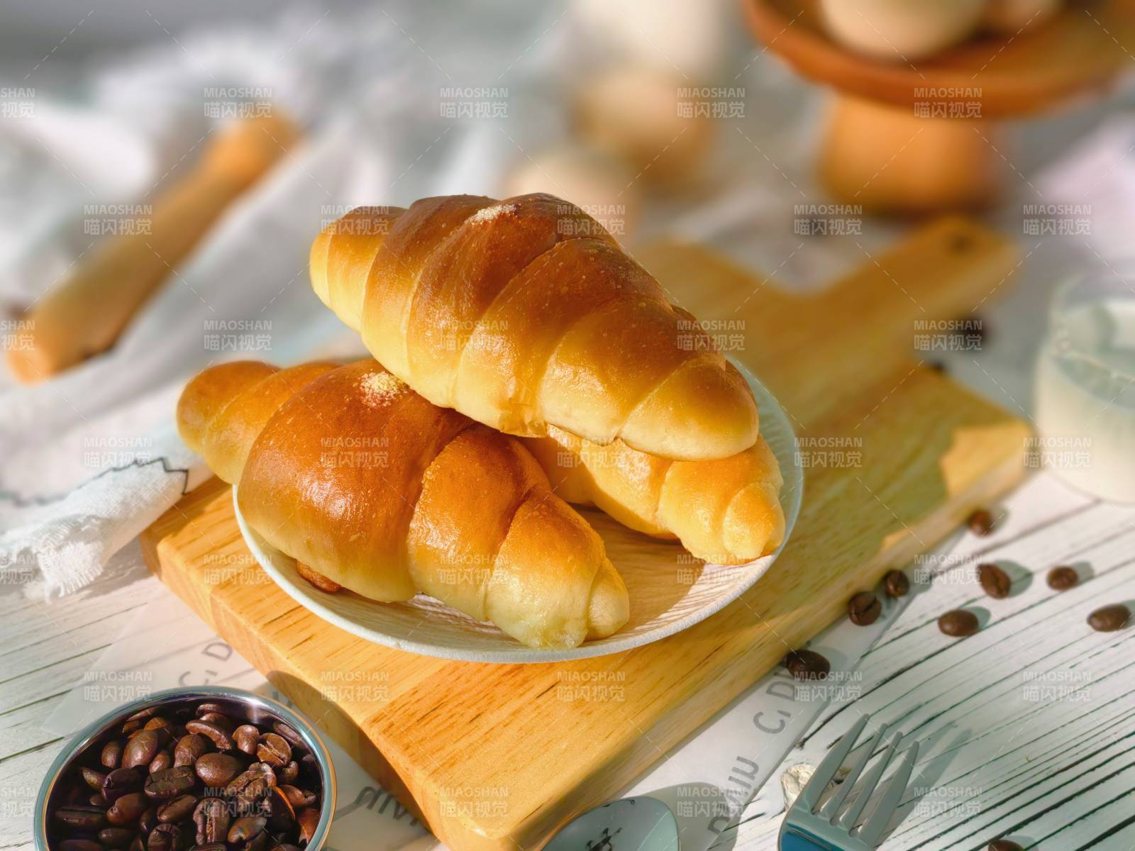 金黃酥脆牛角包