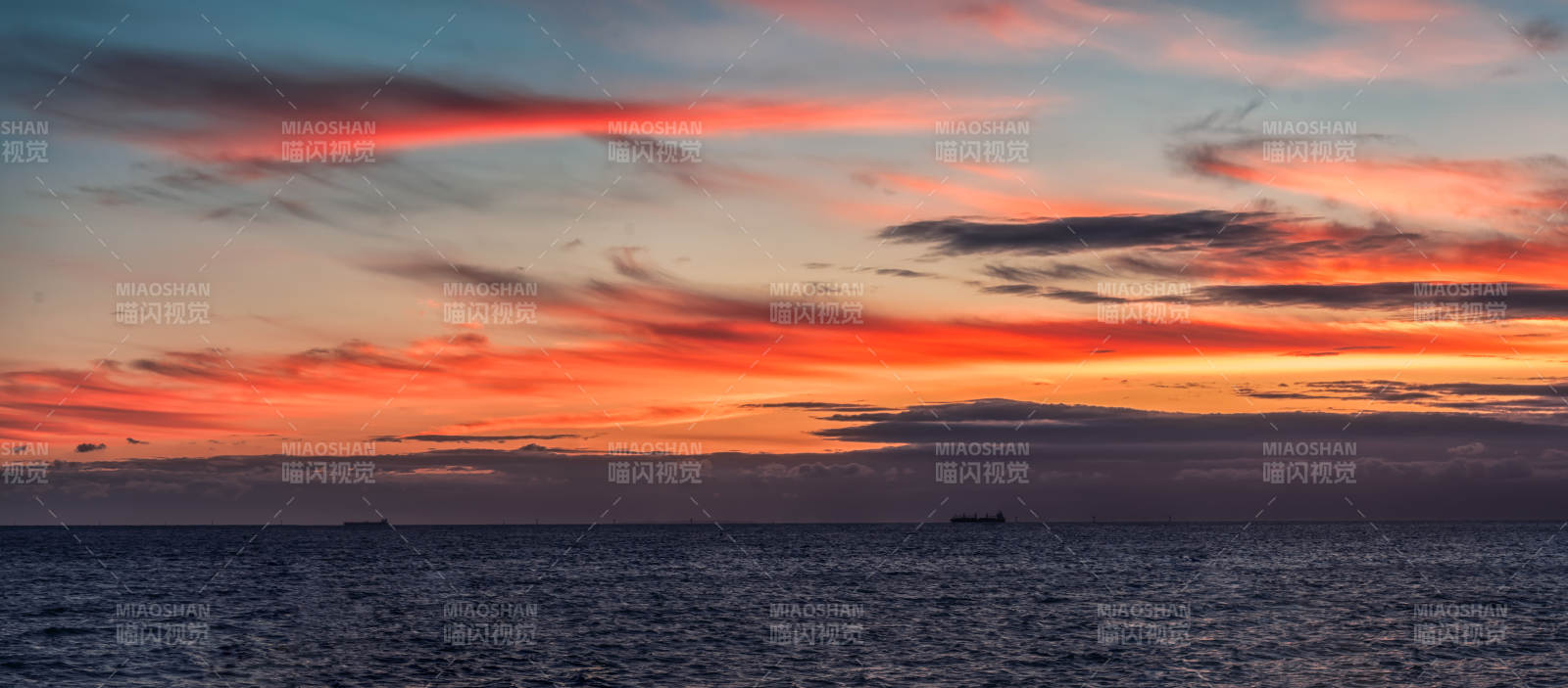 夕陽海天一色