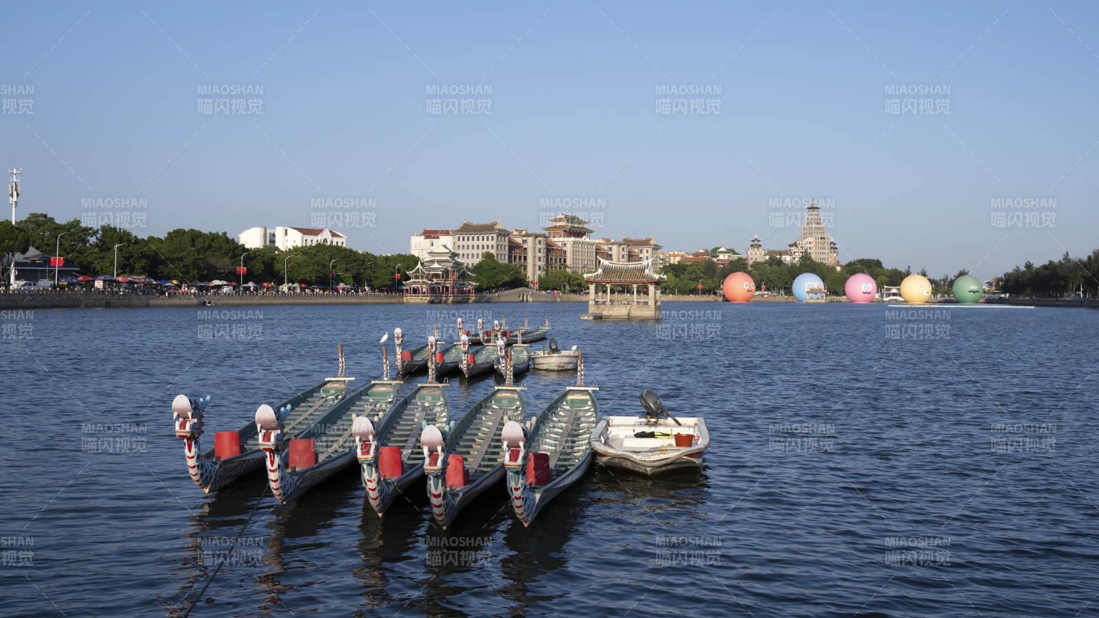 龍舟池龍舟靜泊湖面