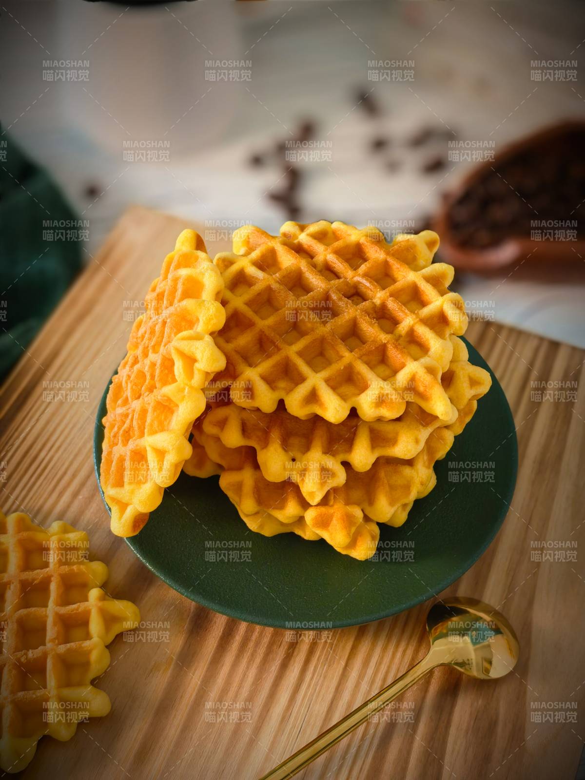 金黃華夫餅堆疊