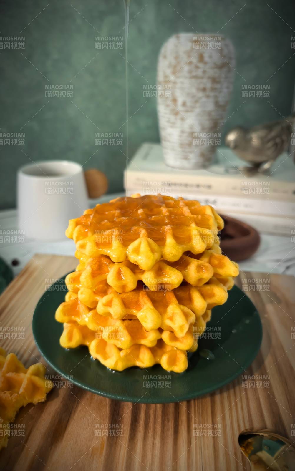 金黃華夫餅堆疊