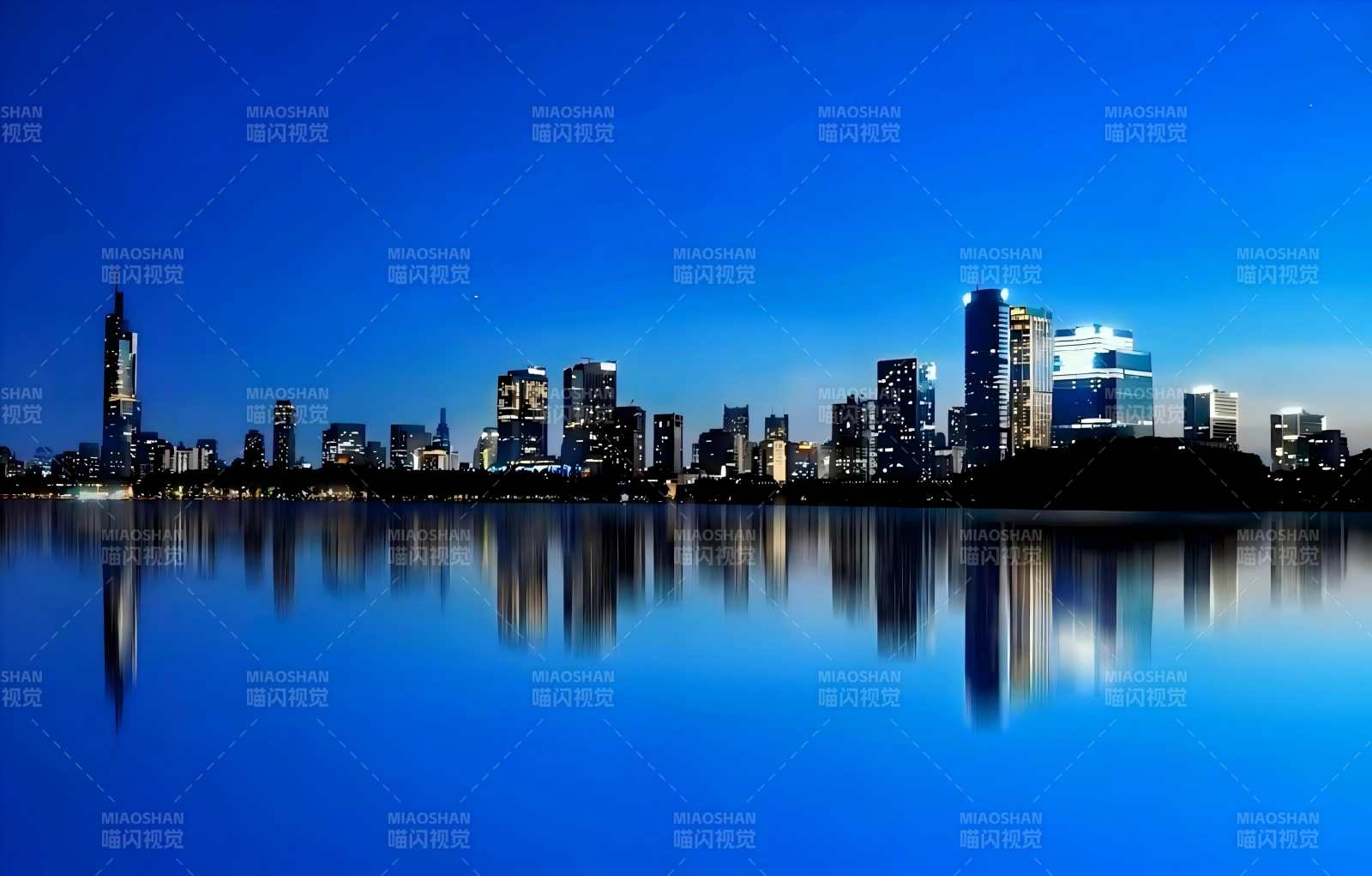夜幕下的城市倒影玄武湖