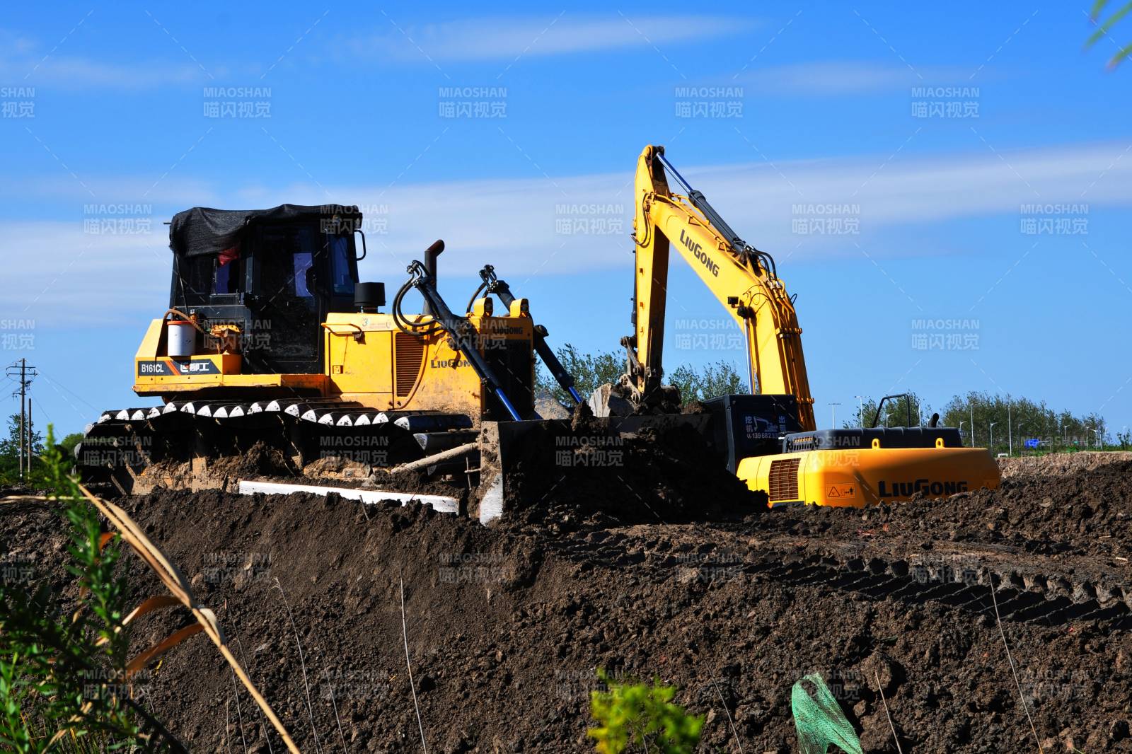 挖掘机施工现场