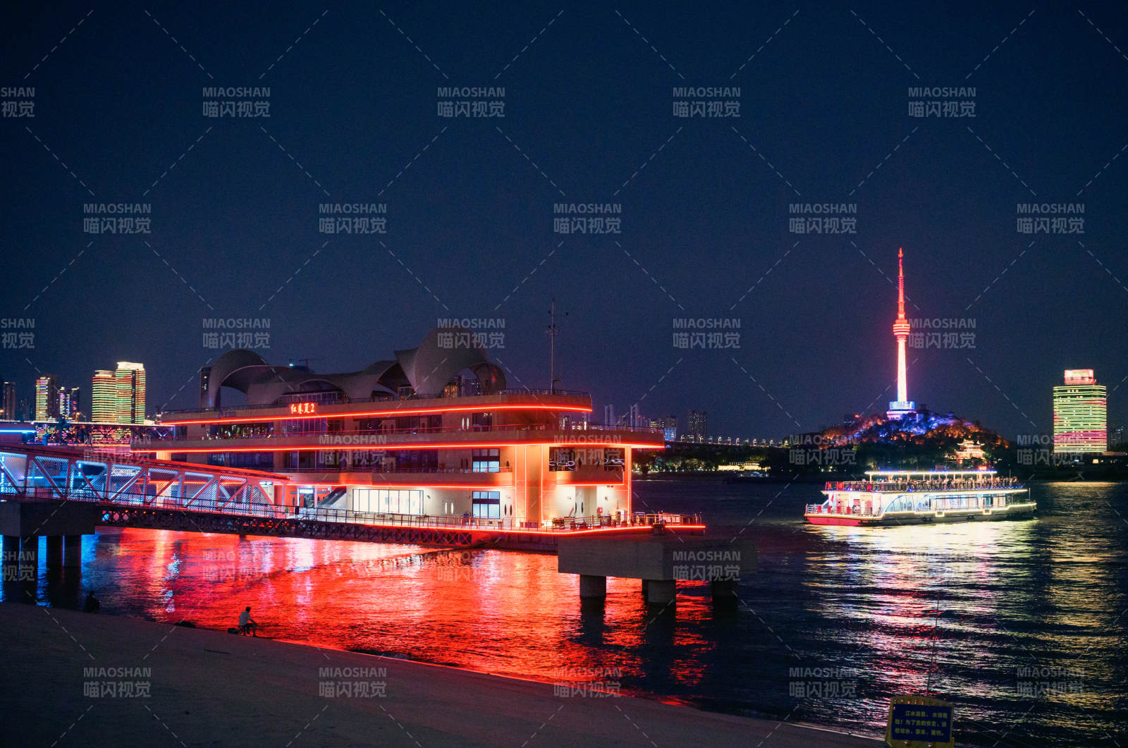 夜景中的城市之光