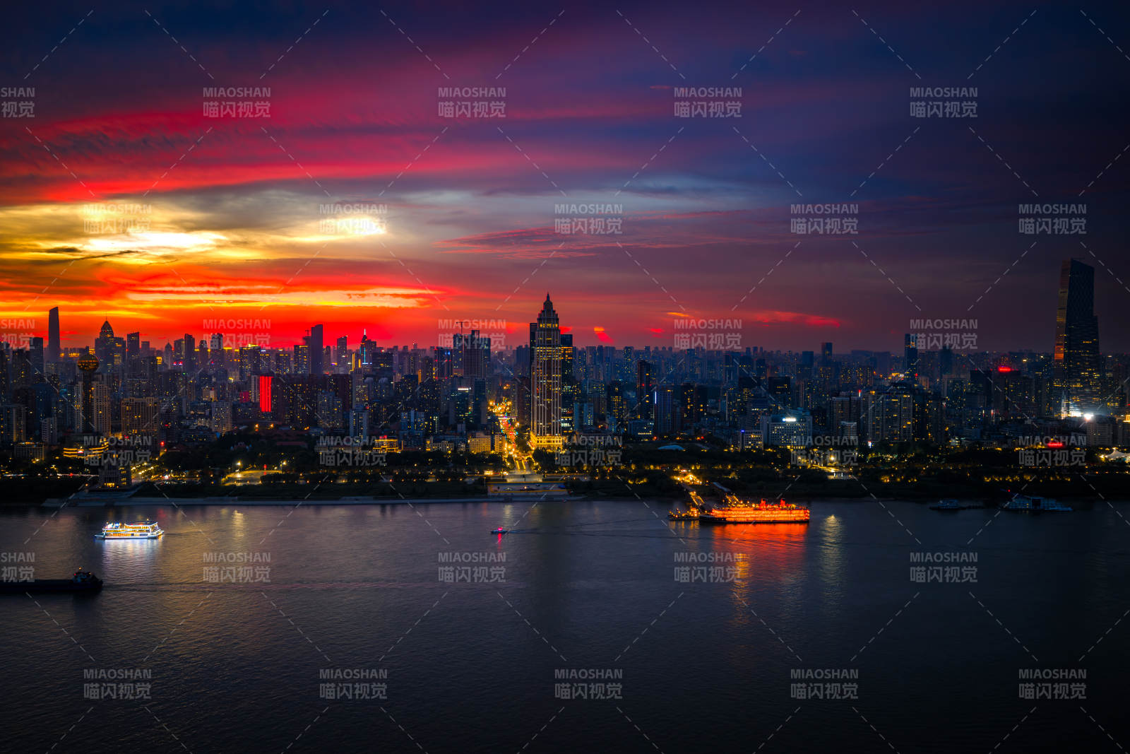 武漢夜景 霞光映水