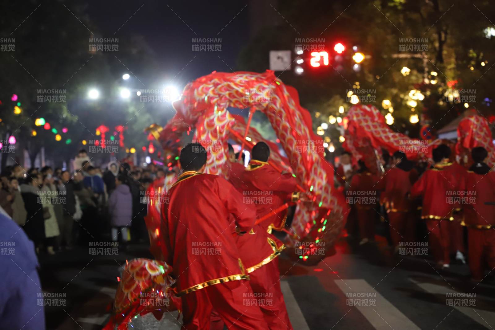 舞龍鬧新春