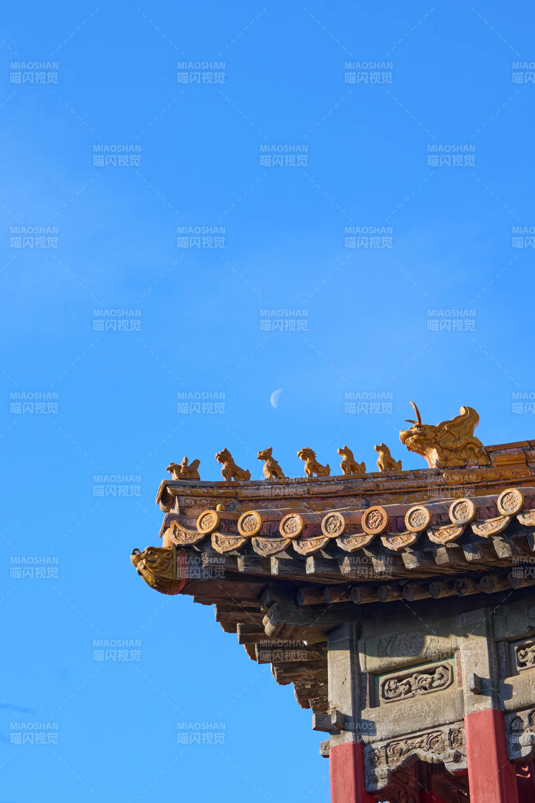 北京飛檐翹角映月明