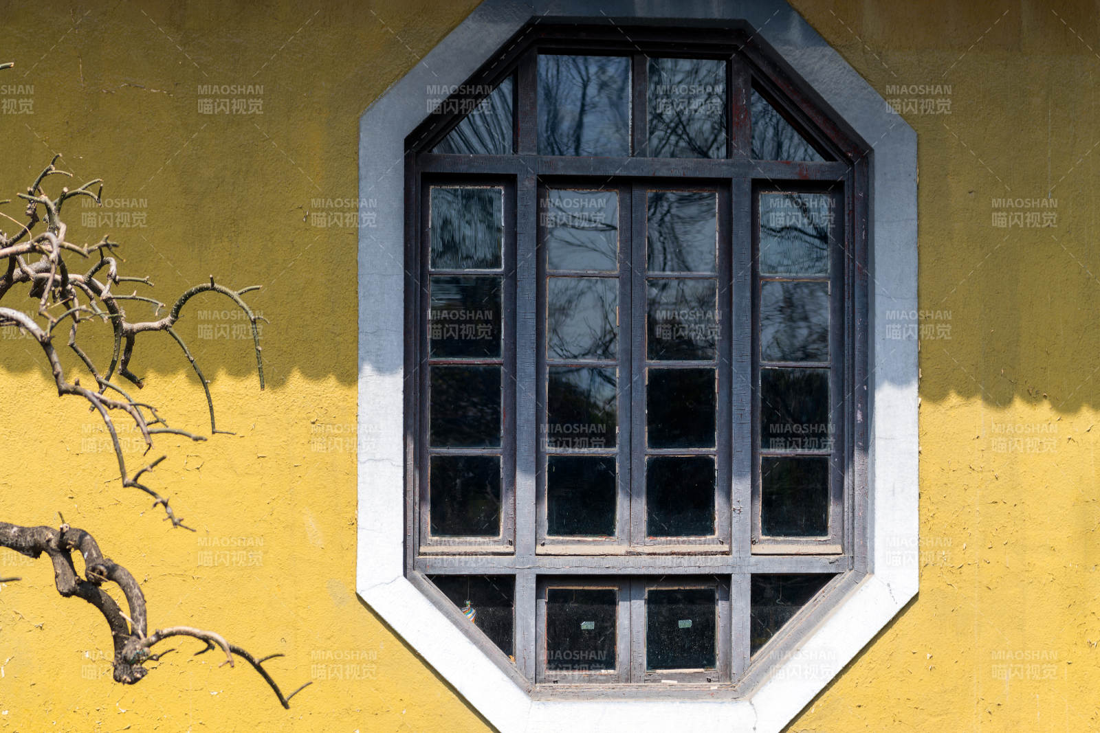 黃墻八角窗