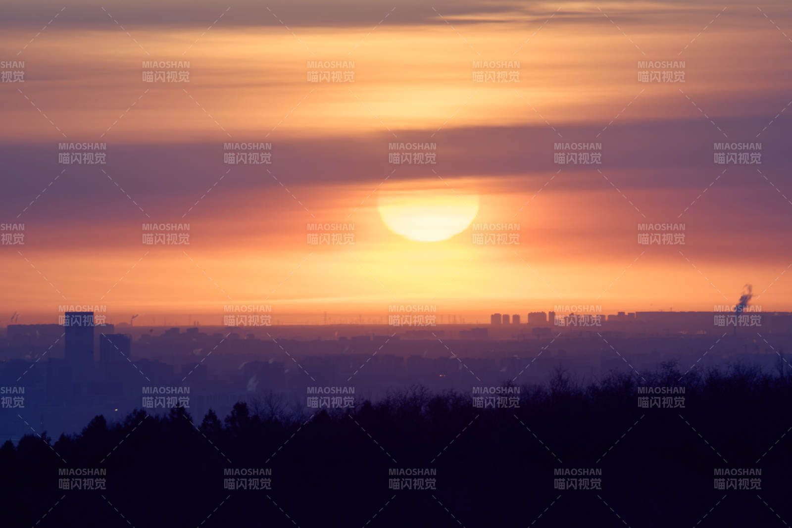 夕陽映城景