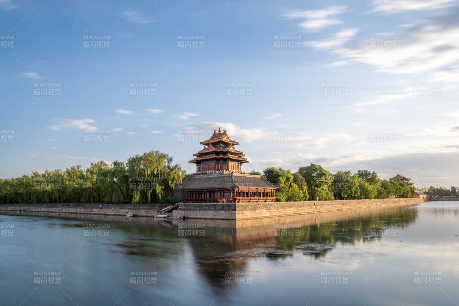 北京故宮角樓映水景