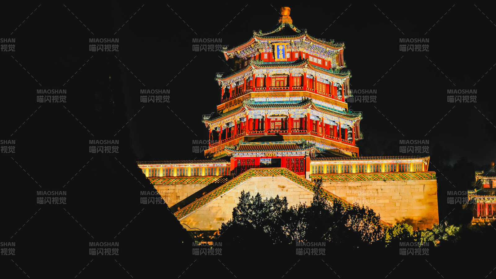 頤和園佛香閣夜色中的古塔樓