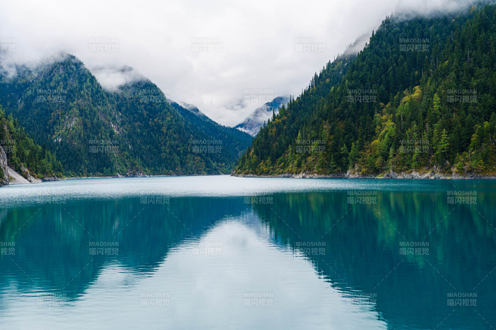 湖光山色倒影美  九寨溝