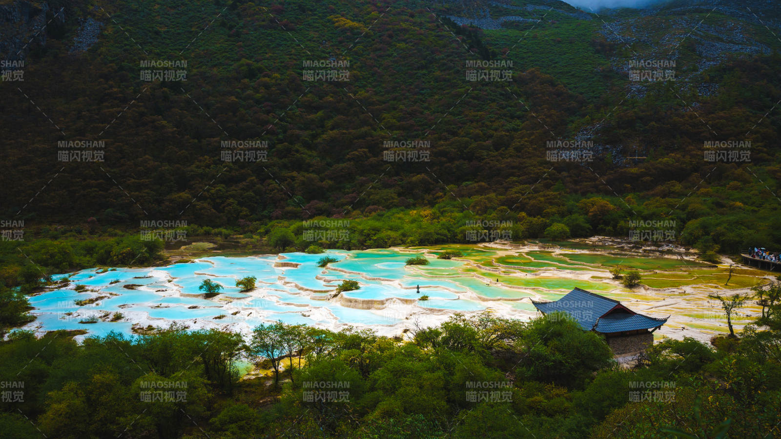 彩池映山林  黃龍景區