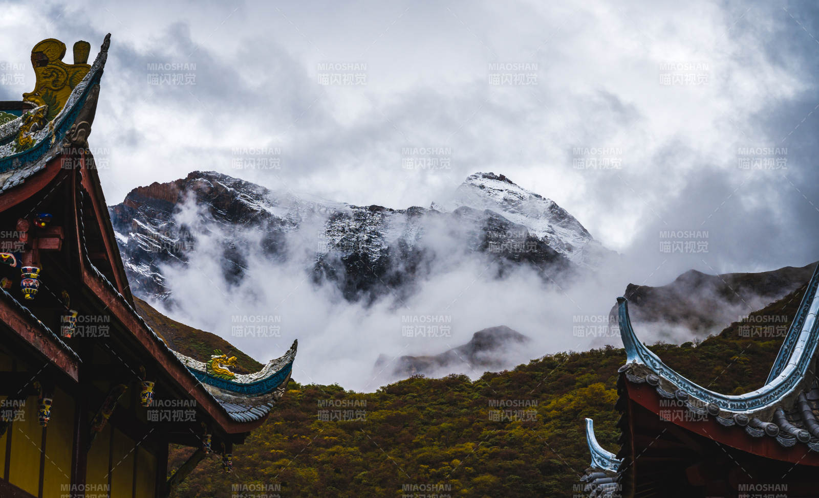 雪山云霧古廟  黃龍景區