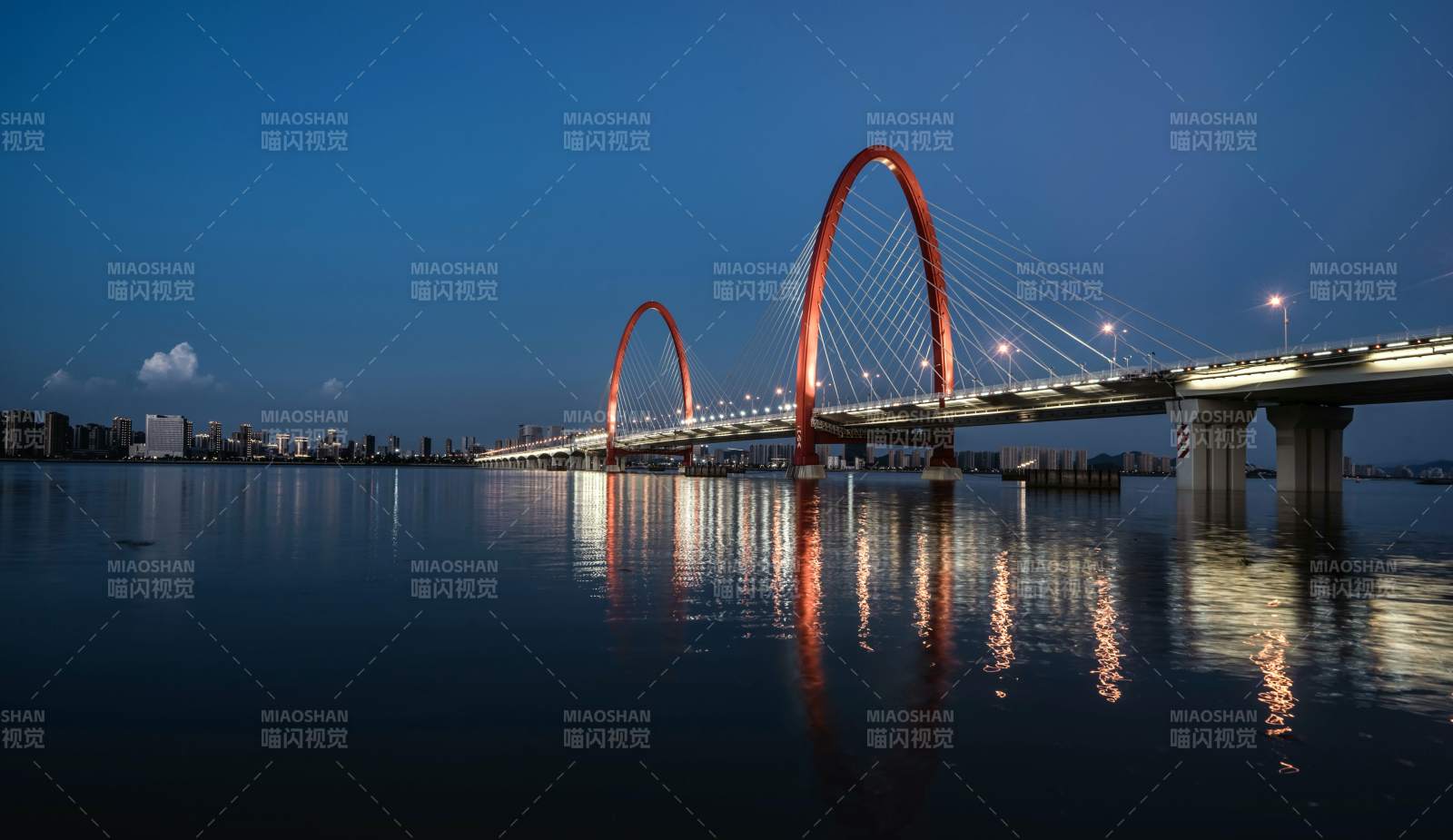 夜幕下的杭州之江大橋