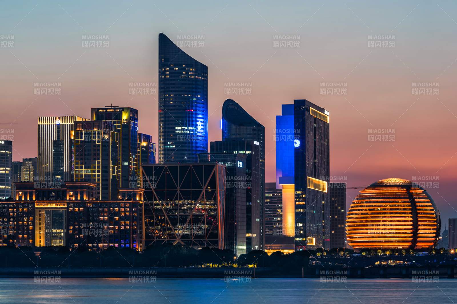 杭州之江新城黄昏夜景