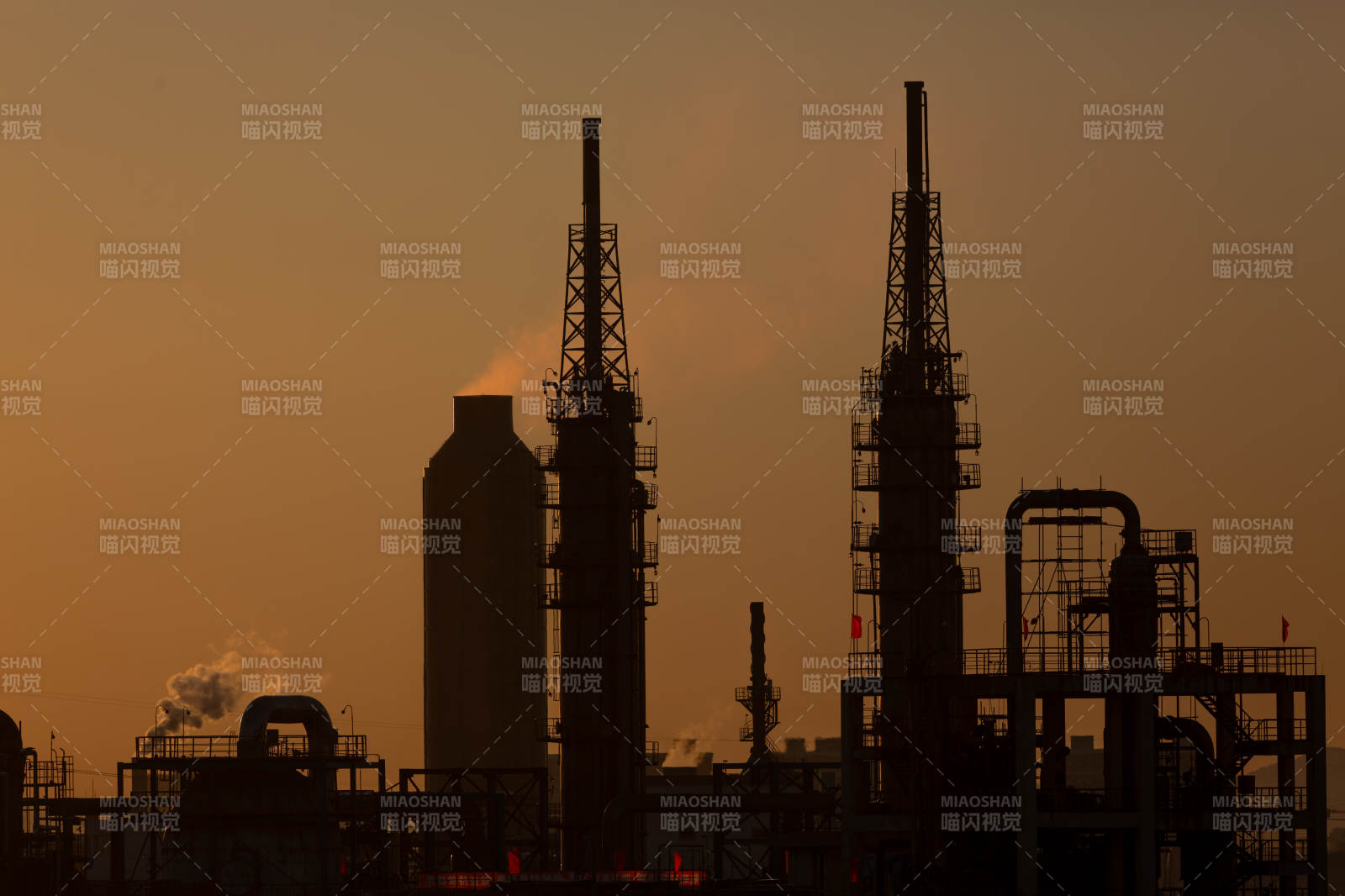 工業剪影夕陽下