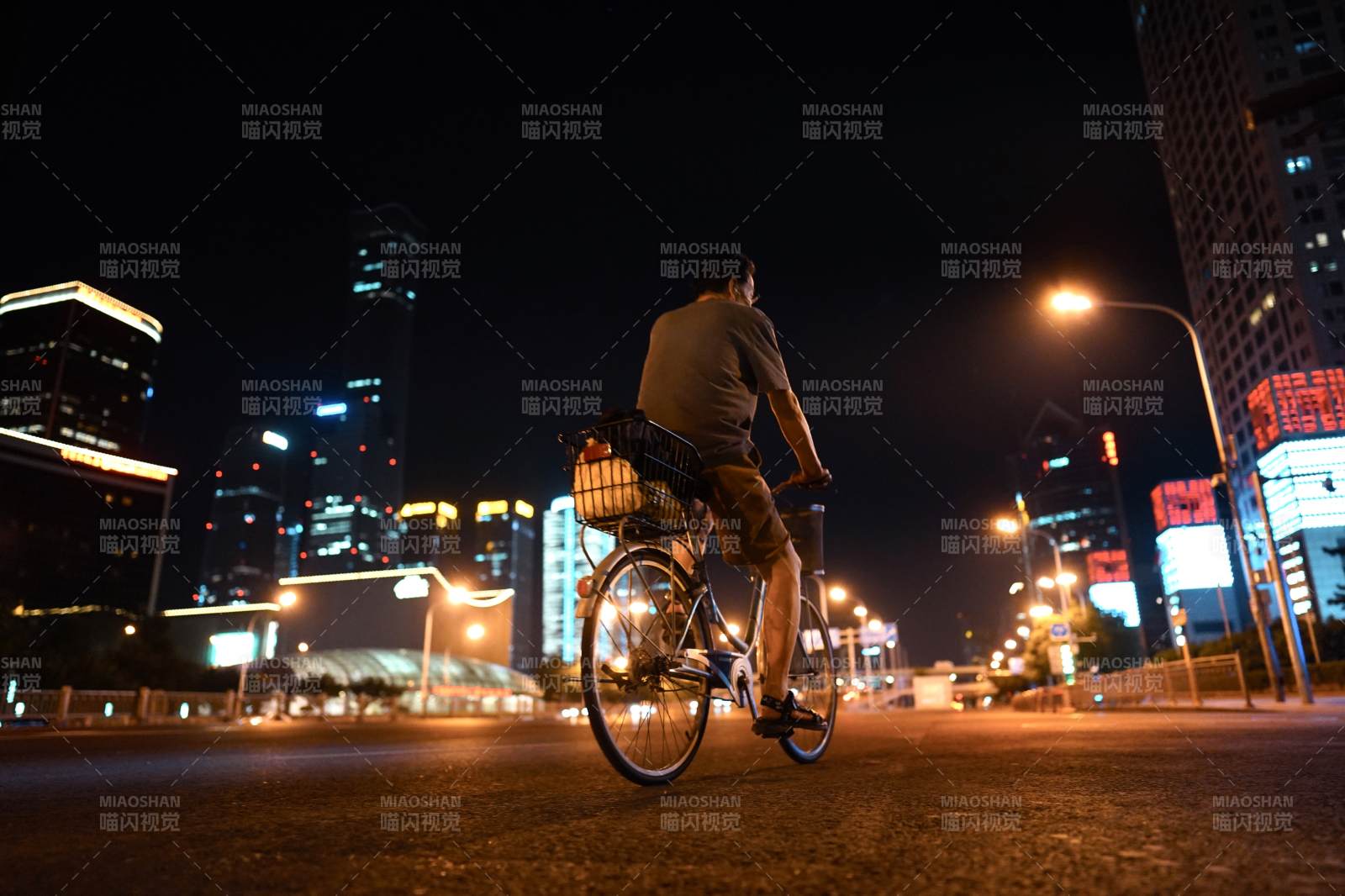 夜騎都市燈火