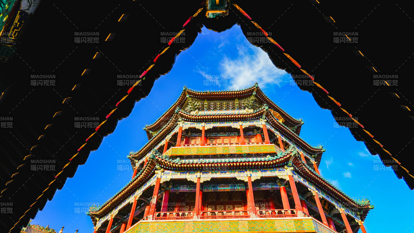 頤和園佛香閣古塔映藍天