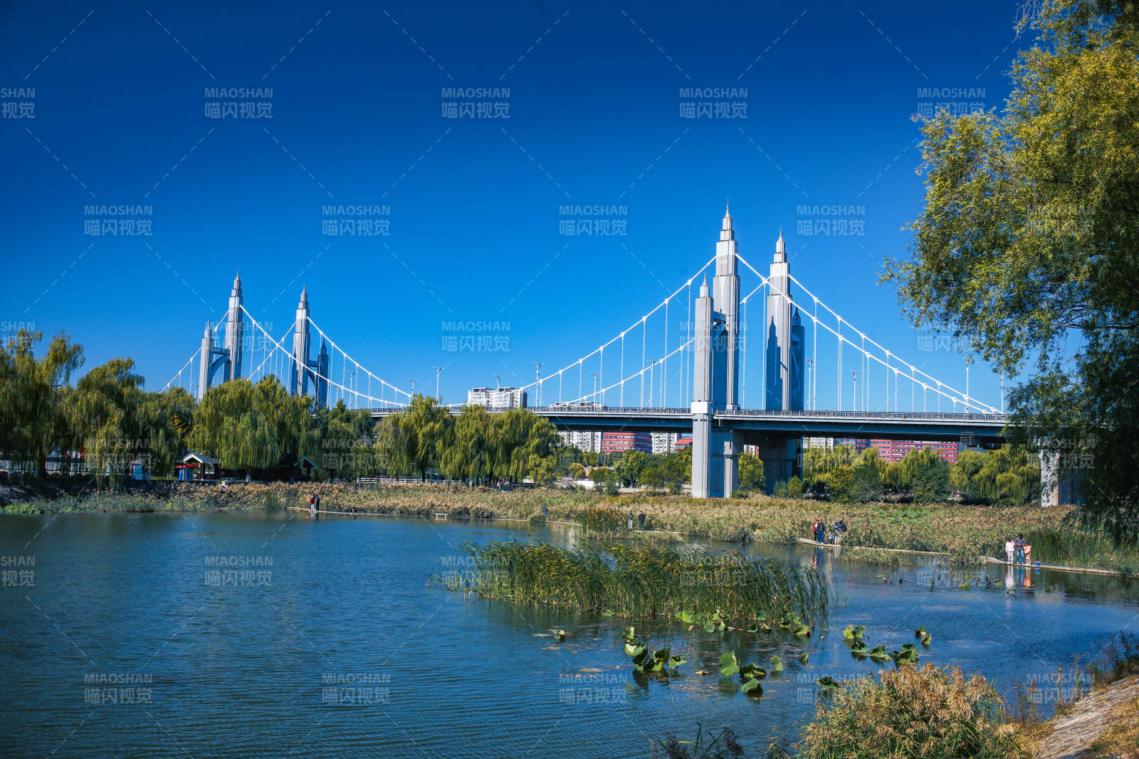 北京昌平南環大橋—橋影湖光映藍天