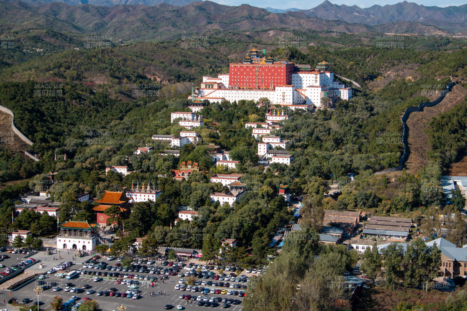 承德小布達拉宮山間古寺風光