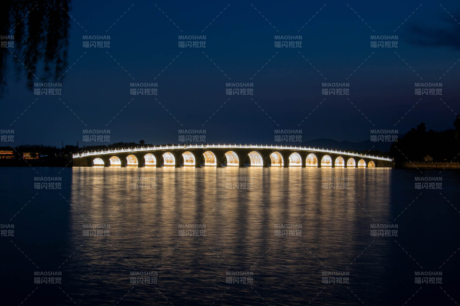 夜色中的頤和園十七孔橋