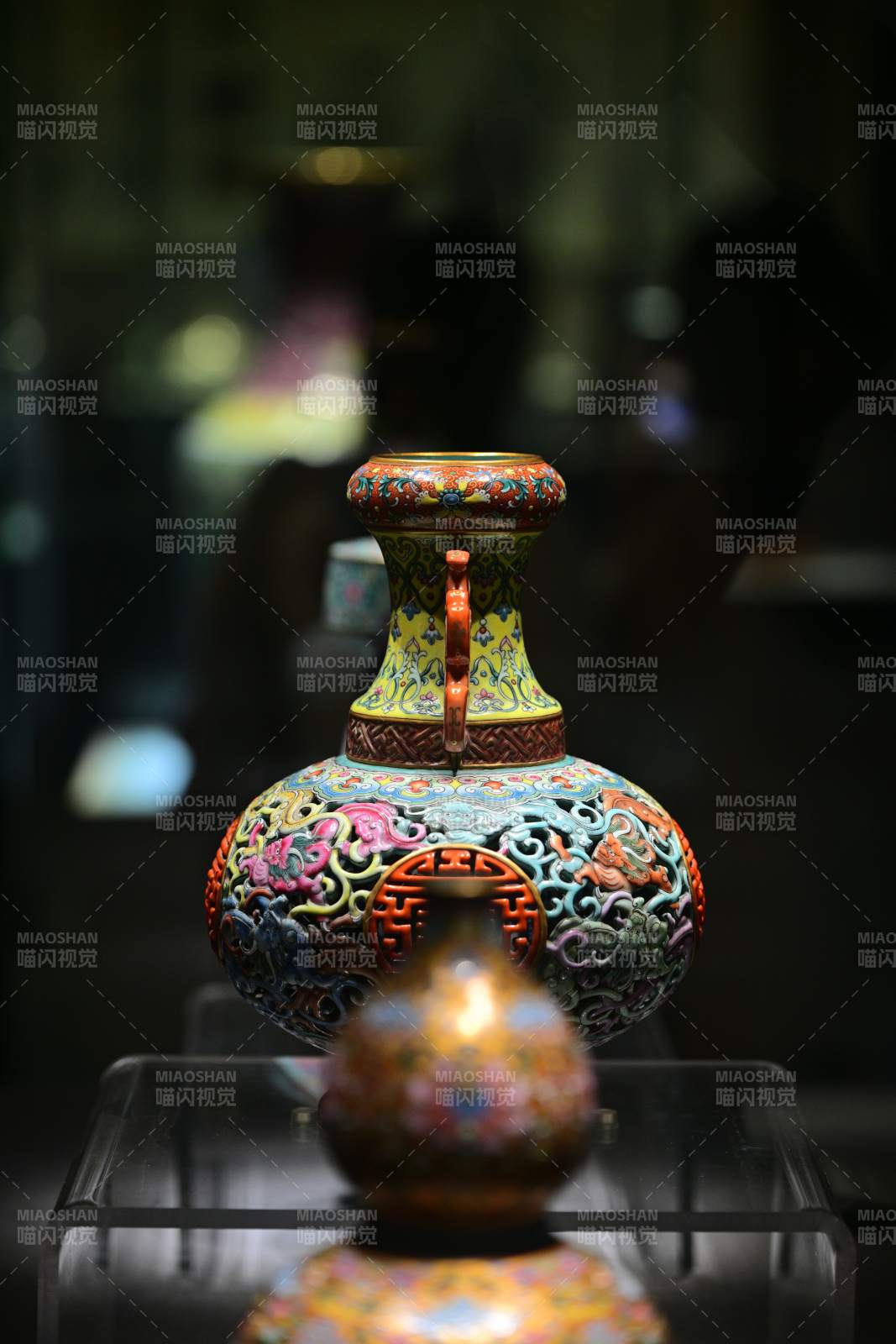 彩繪瓷瓶展陳