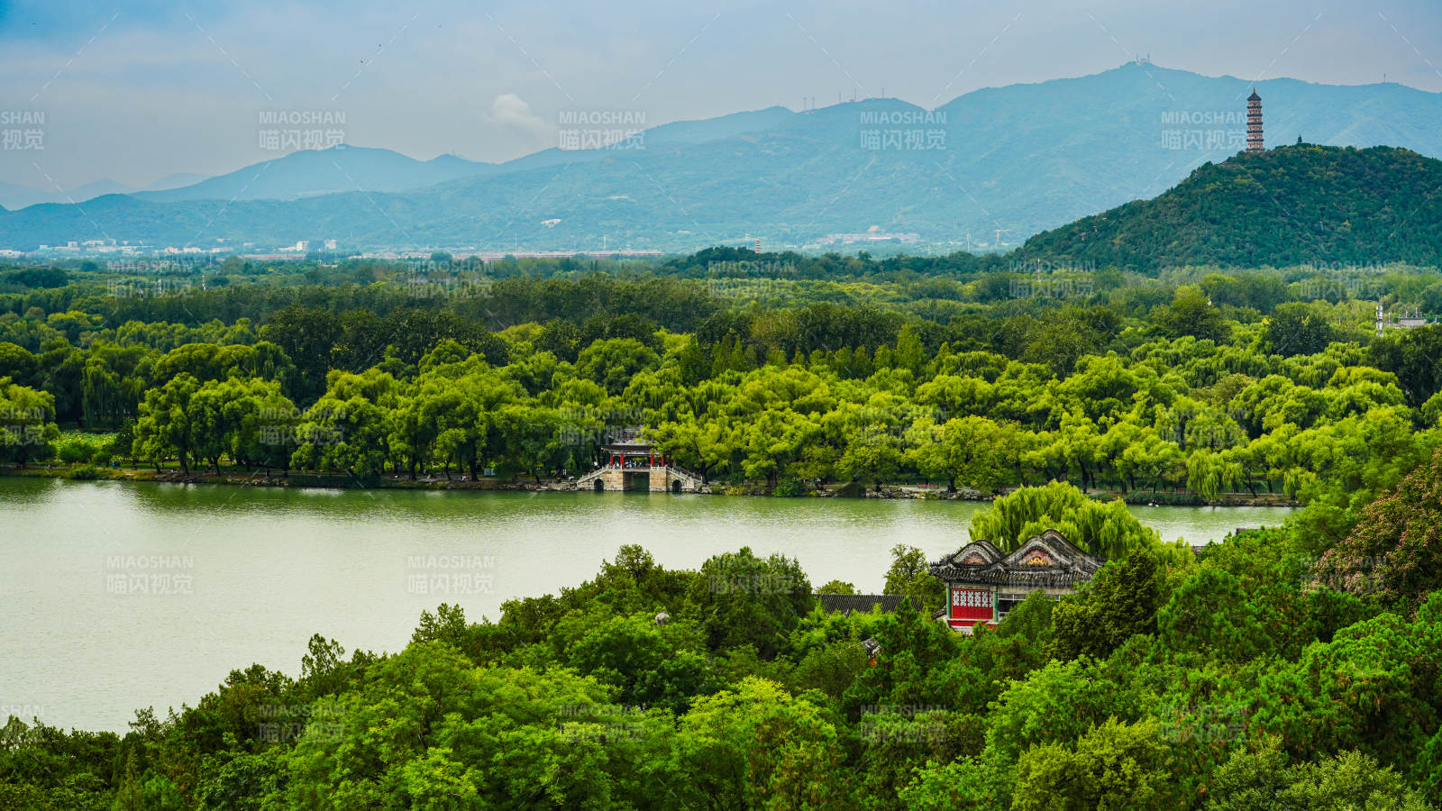 湖光山色 塔影蔥蘢