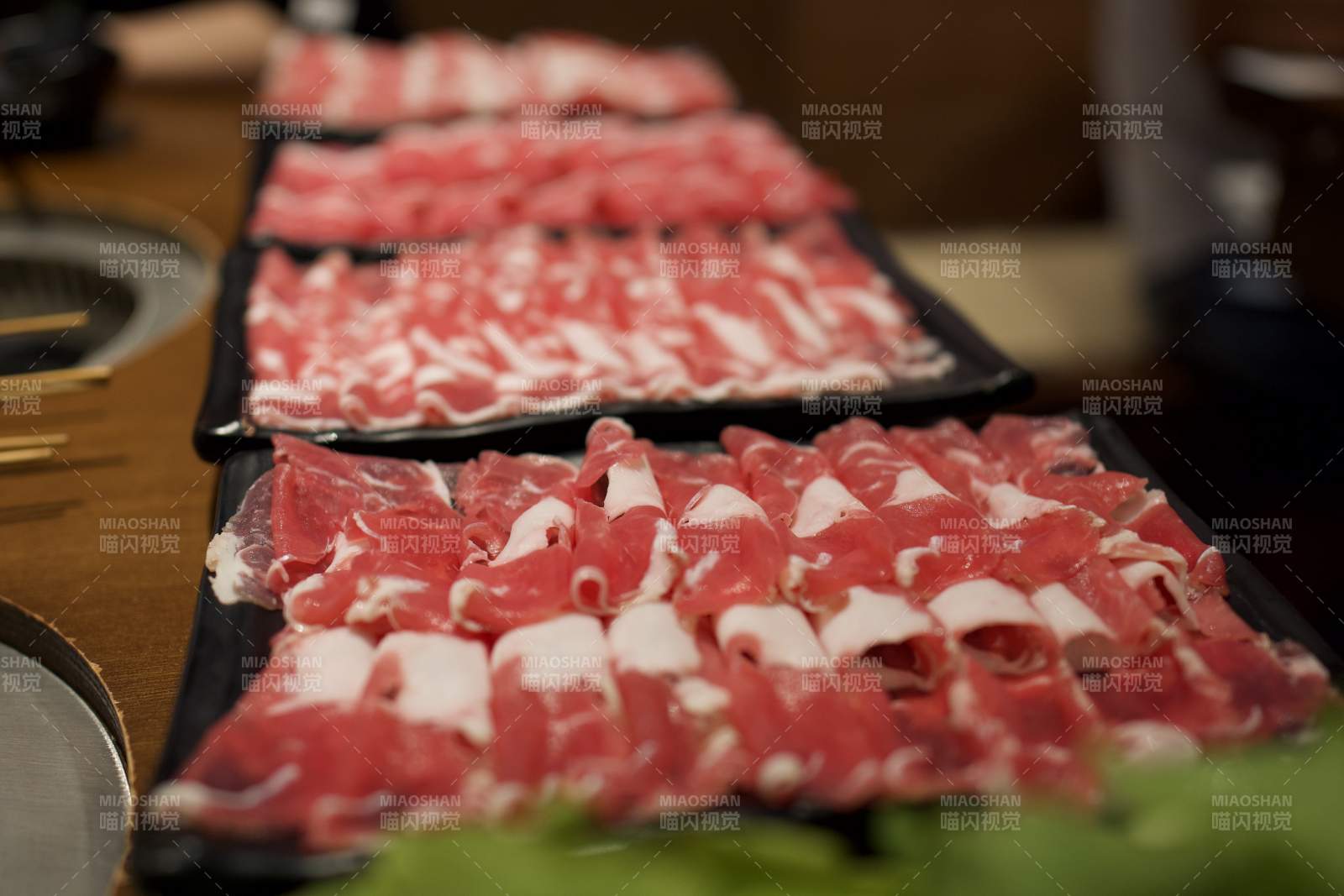 新鮮牛肉片擺盤