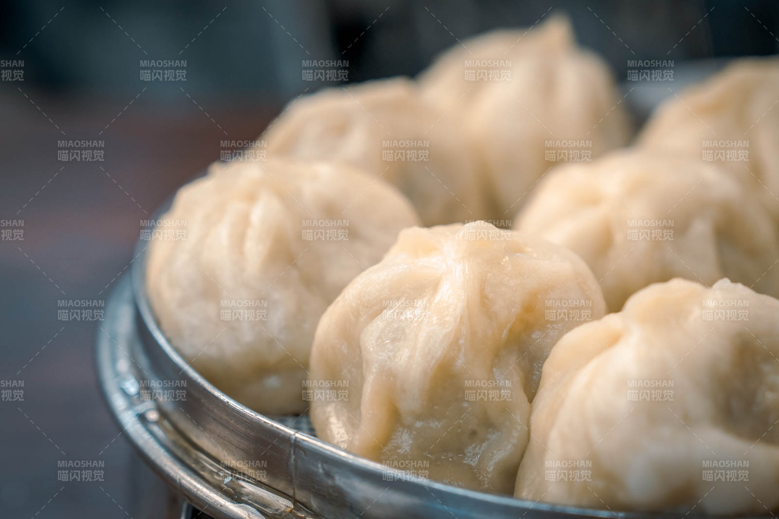 蒸籠里的包子